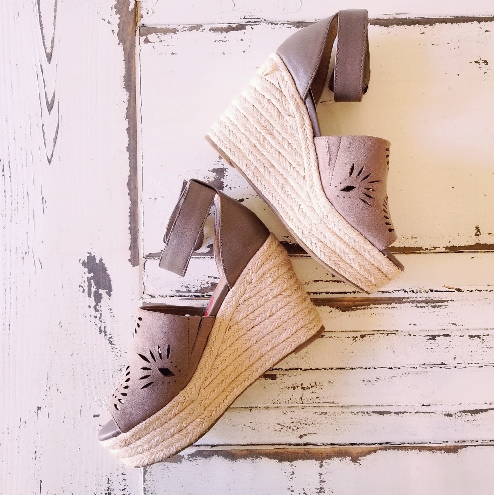 Mocha Wedges